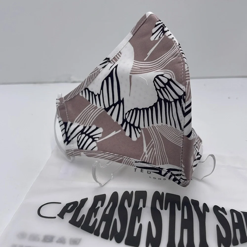 Stylish Beige and White Face Mask TED BAKER LONDON Reversible Reusable NWT